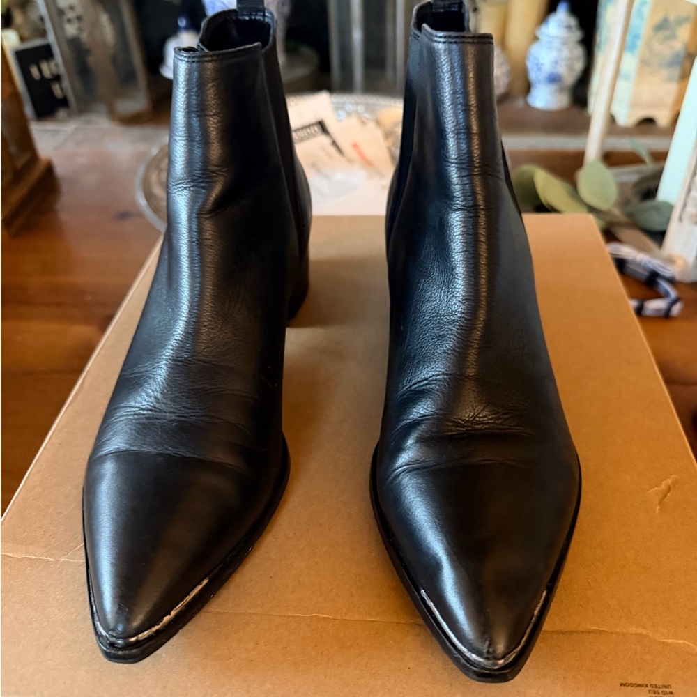 Marc Fisher Ltd Women’s sz 8 Black Leather Ankle Boots